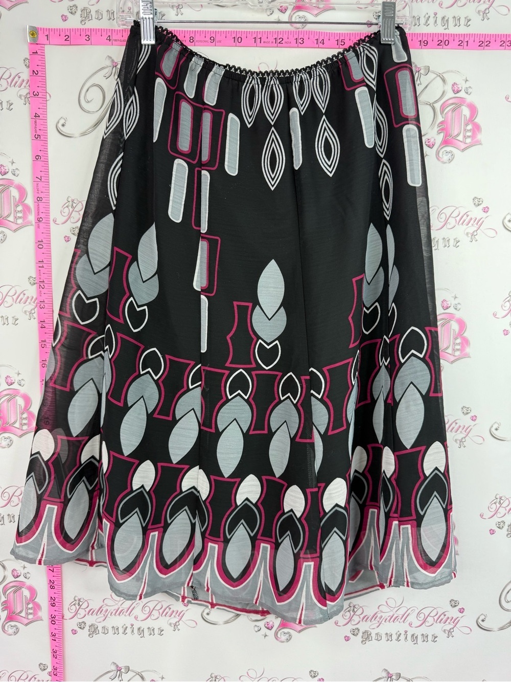 Jessica skirt y2k  Black Geometric Print Skirt with Pink & Gray Accents